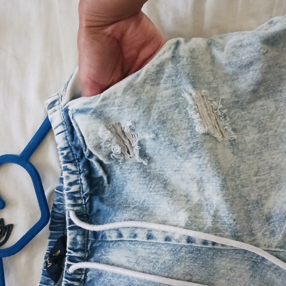 Jeans - Picture 2 of 4